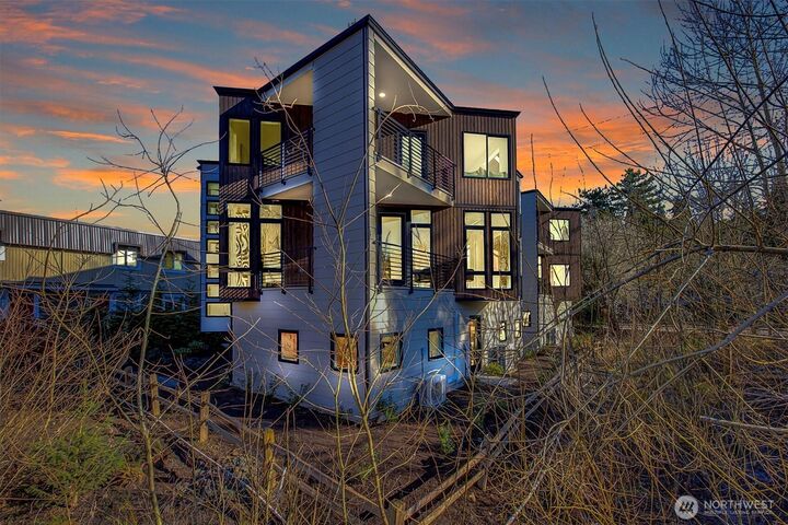 Property Photo:  417  102nd Avenue SE  WA 98004 