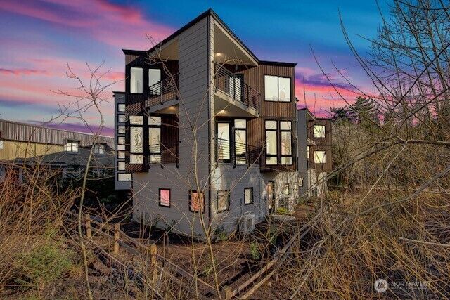 Property Photo:  417  102nd Avenue SE  WA 98004 