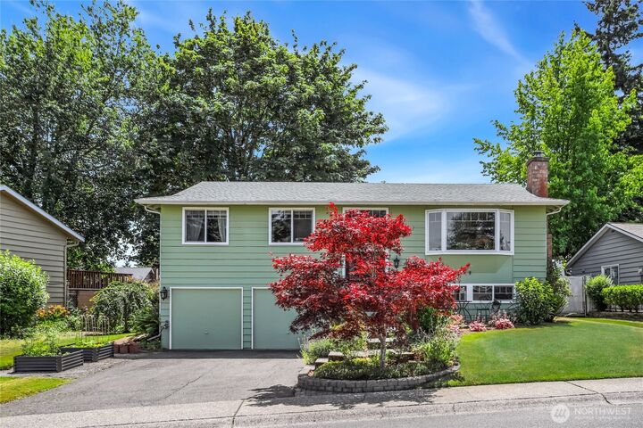 Property Photo:  13629 SE 171st Place  WA 98058 