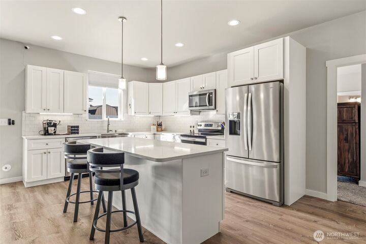 Property Photo:  1006  6th Avenue NE  WA 98823 