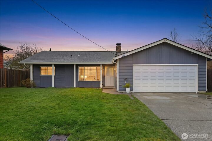 Property Photo:  2311  Jade Avenue  WA 98201 