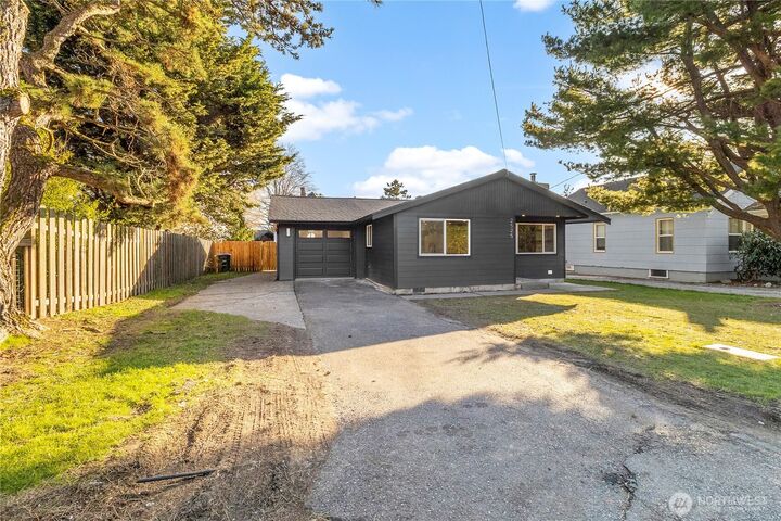 Property Photo:  2525  Monroe Street  WA 98225 