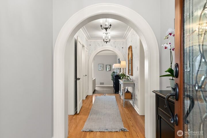 Property Photo:  2803  Magnolia Boulevard W  WA 98199 