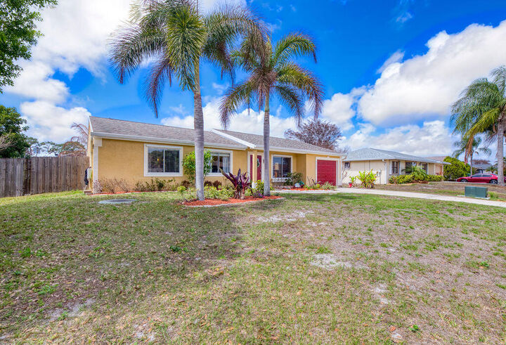 Property Photo:  2142 SE Watercrest Street  FL 34984 