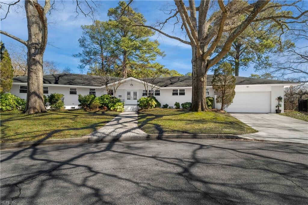 Property Photo: 7440 Decreny Cir VA 23505