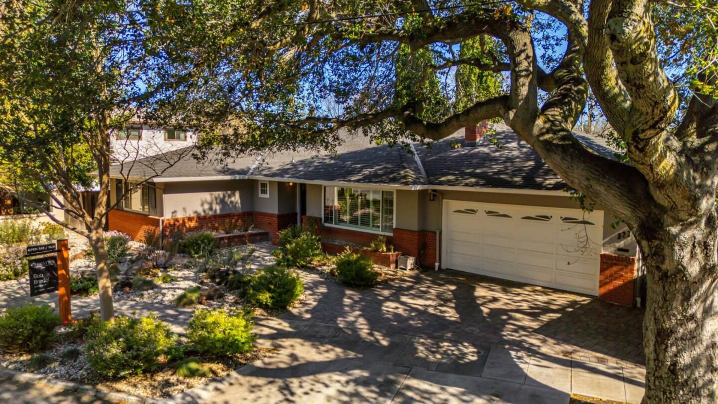 Property Photo:  323 Myrtle Street  CA 94062 