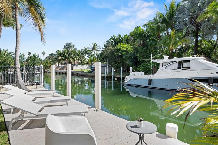 Property Photo:  1028 NE 84th St  FL 33138 