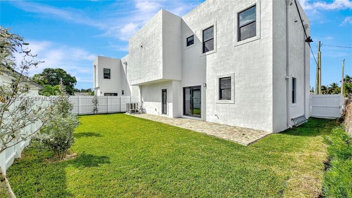 Property Photo: 18455 SW 117th Ave FL 33157