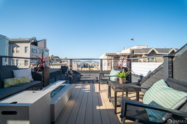 Property Photo:  165 Valparaiso Street  CA 94133 