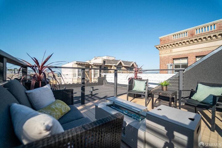 Property Photo:  165 Valparaiso Street  CA 94133 