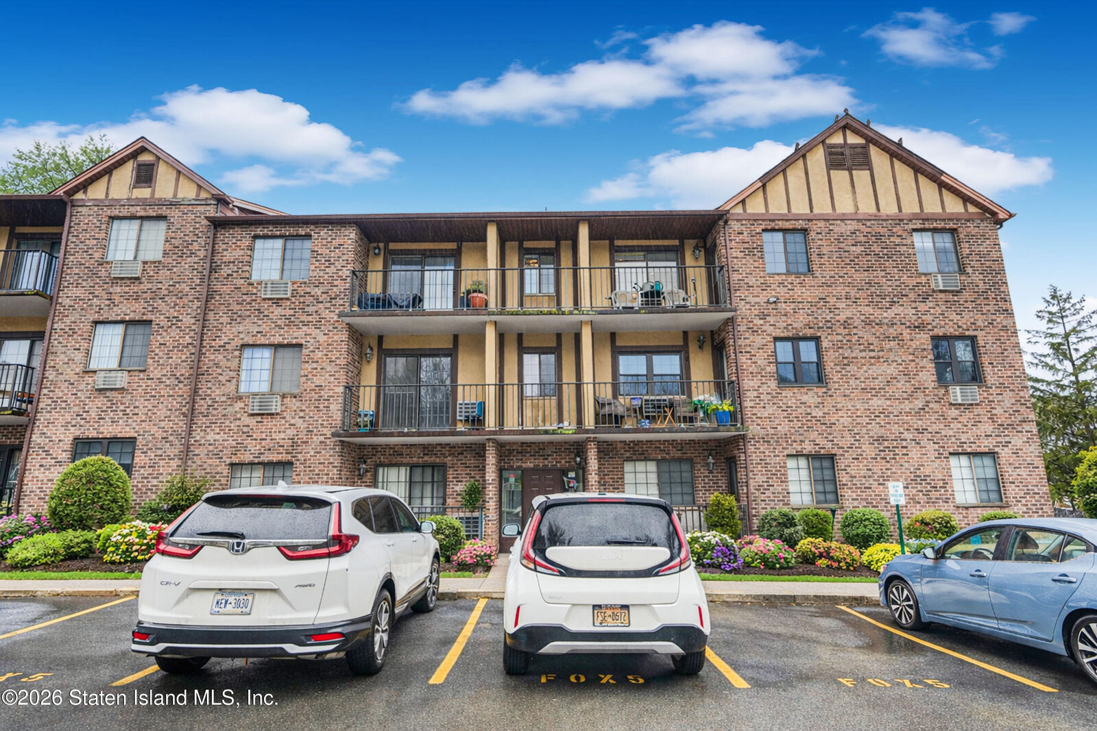 Property Photo:  50 Donna Court 5  NY 10314 