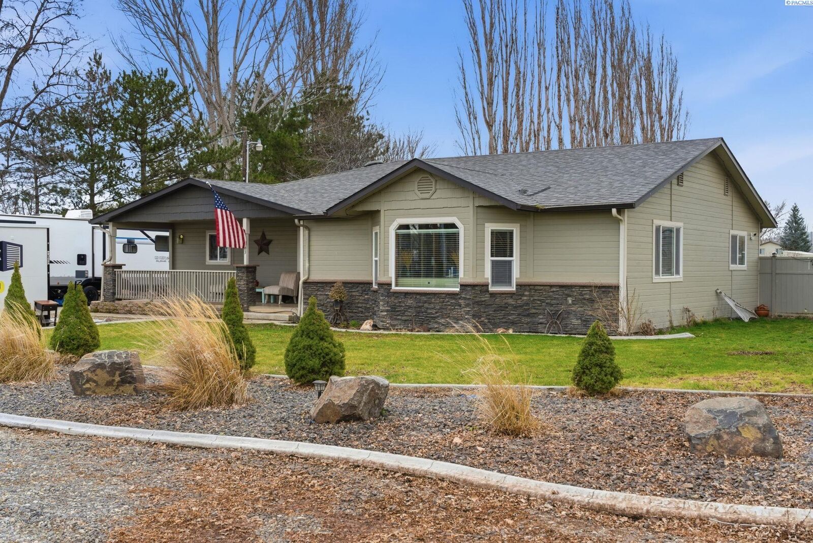 Property Photo:  5603 E Hamilton Rd  WA 99320 