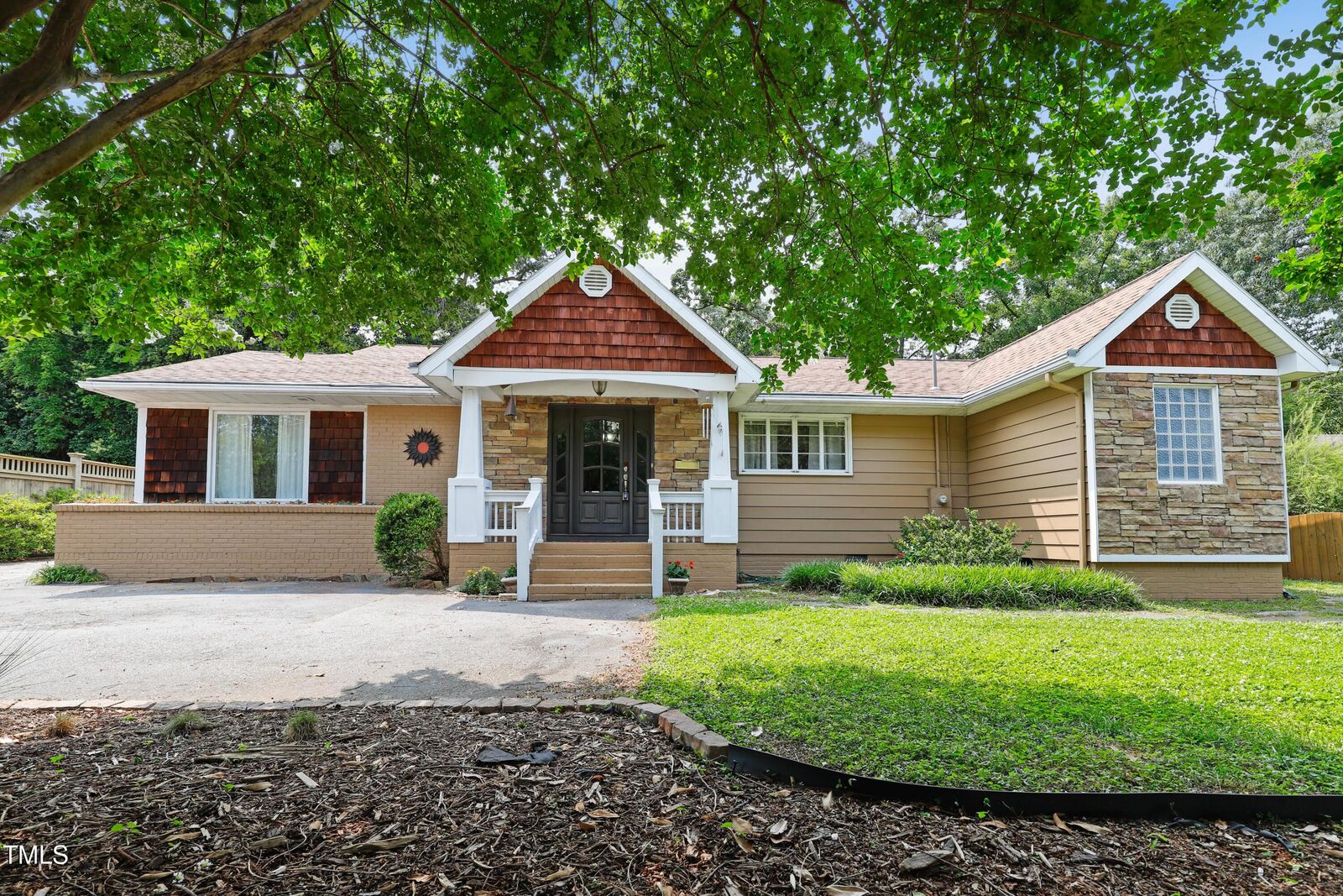 Property Photo: 821 Woodburn Road NC 27605