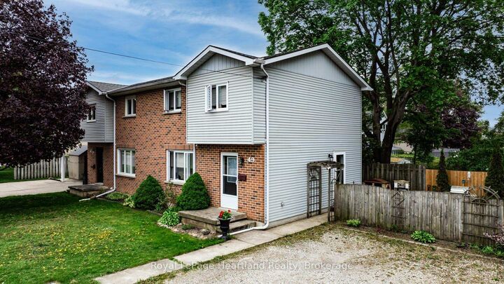 49 Wellington Street W — photo 1