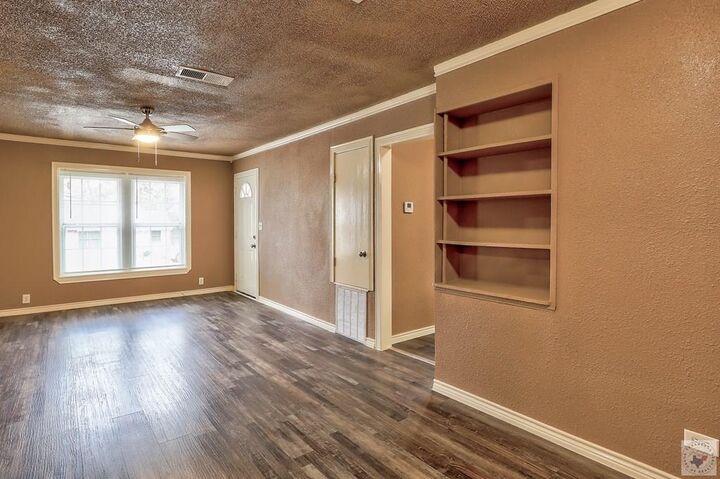 Property Photo:  2321 N Akin  TX 75501 