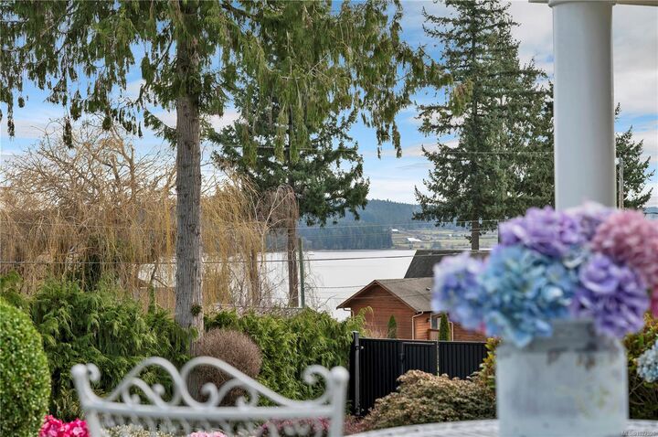 Property Photo: 5909 Garvin Rd BC V0R 1B0