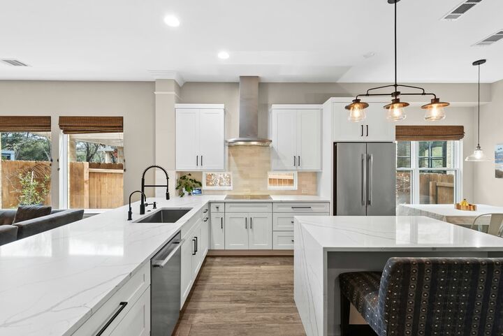 Property Photo:  320 El Socorro  TX 78732 