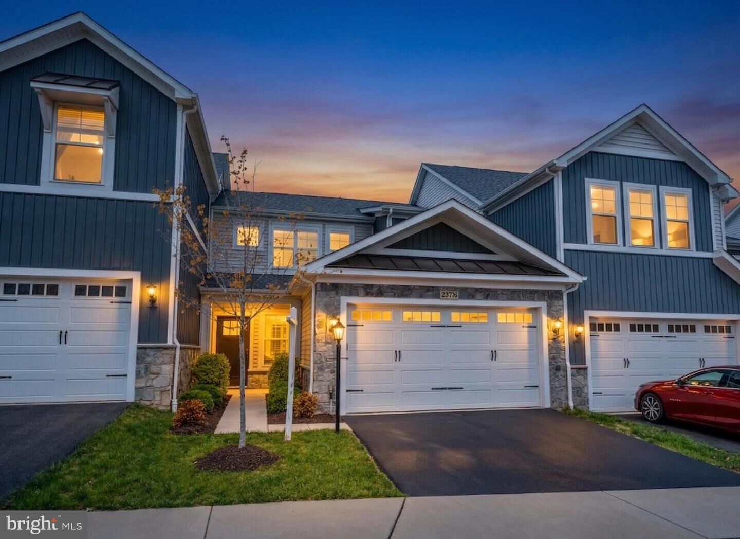 Property Photo:  23716 September Sun Square  VA 20148 