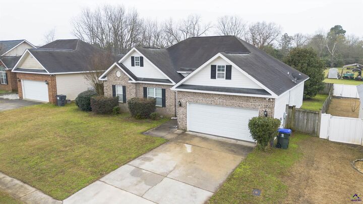 Property Photo: 207 Broderick Circle GA 31088
