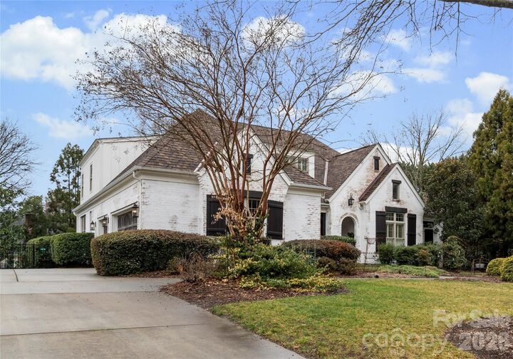 Property Photo:  814 Kings Crossing Drive NW  NC 28027 