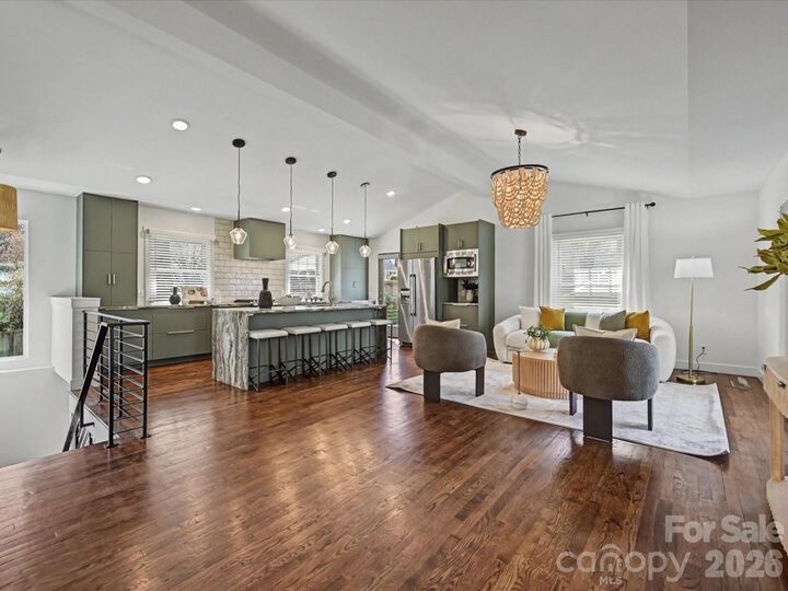 Property Photo: 1733 Piccadilly Drive NC 28211