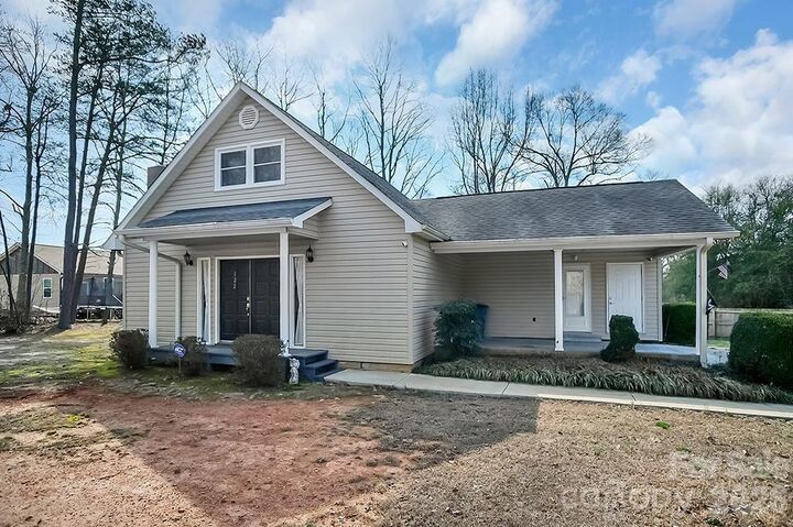 Property Photo:  122 Rockman Road  NC 28073 