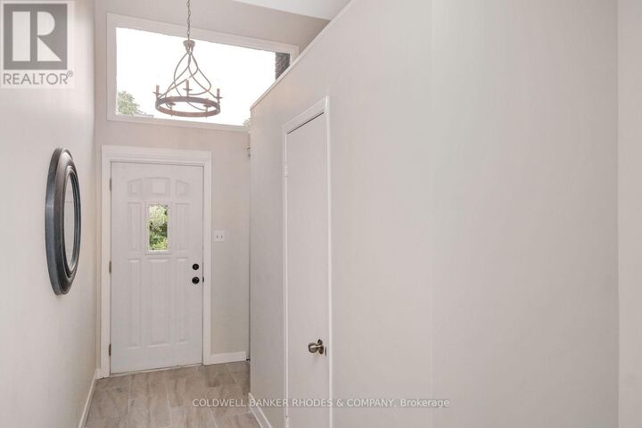 Property Photo:  2098 Eric Crescent  ON K1B 4P4 