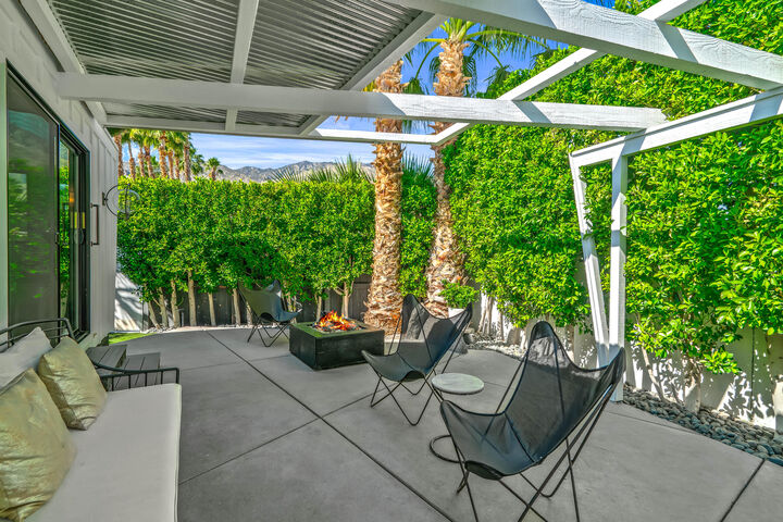 Property Photo:  137 Hiawatha Street  CA 92264 