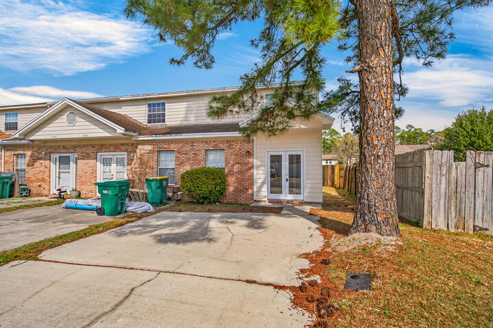 Property Photo: 1847 Whispering Oaks Lane FL 32547