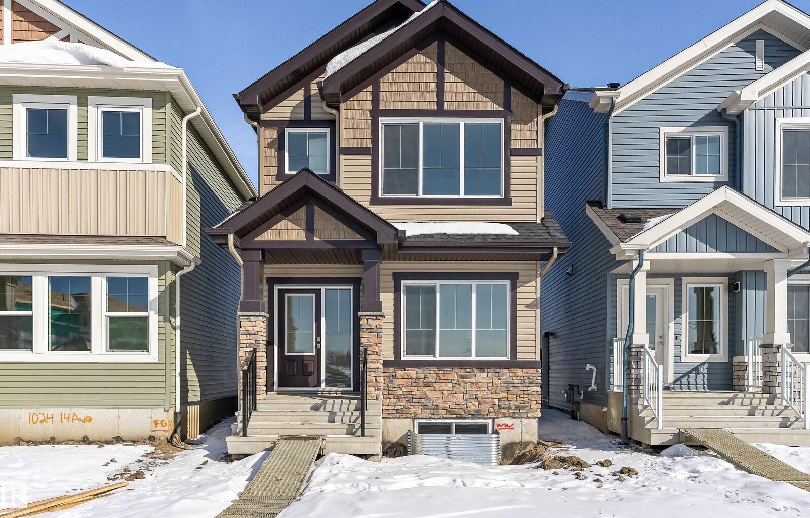 Property Photo: 1020 14 Avenue NW AB T6T 2W8