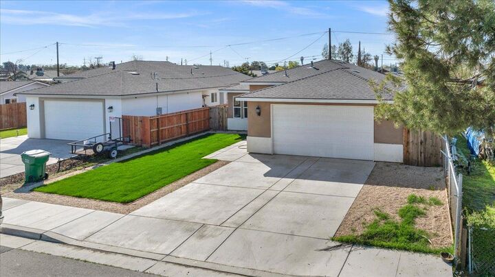 Property Photo:  514 Josephine Avenue  CA 93212 