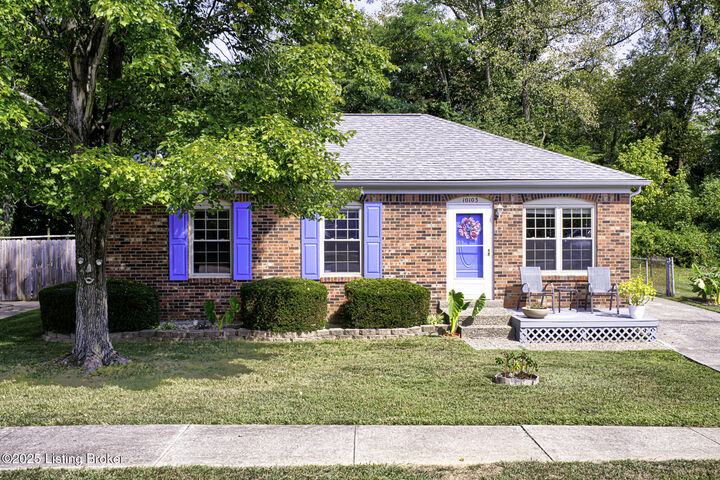 Property Photo:  10103 Blue Creek Dr  KY 40229 