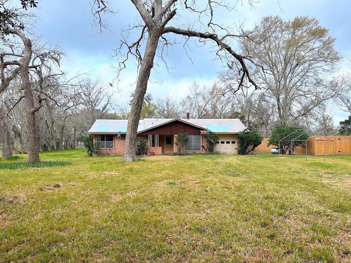 Property Photo:  3415 County Road 361  TX 77422 