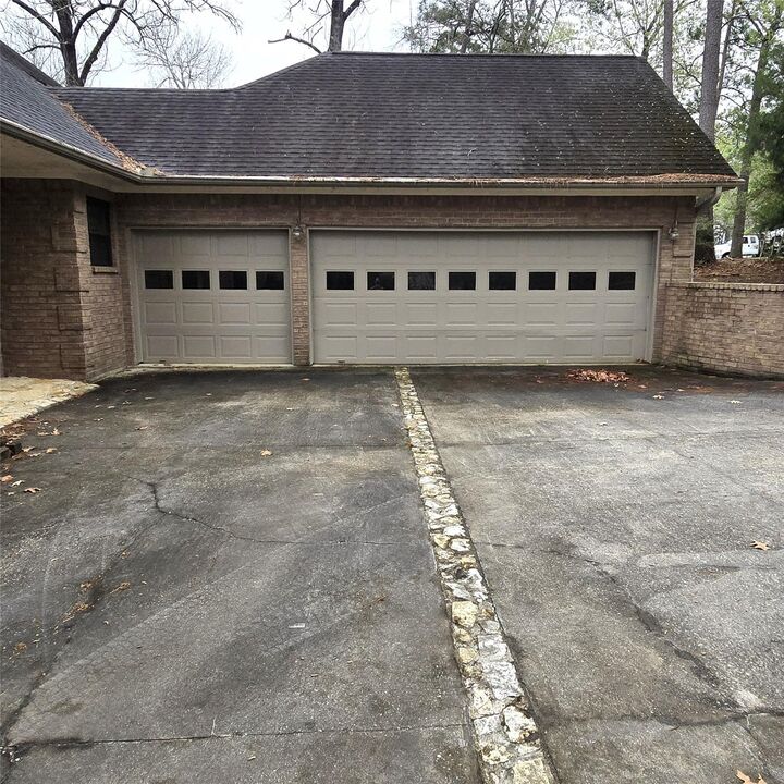 Property Photo:  560 Lake Grove Drive  TX 77331 