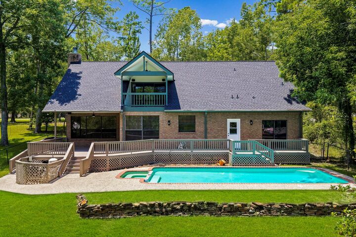 Property Photo:  560 Lake Grove Drive  TX 77331 