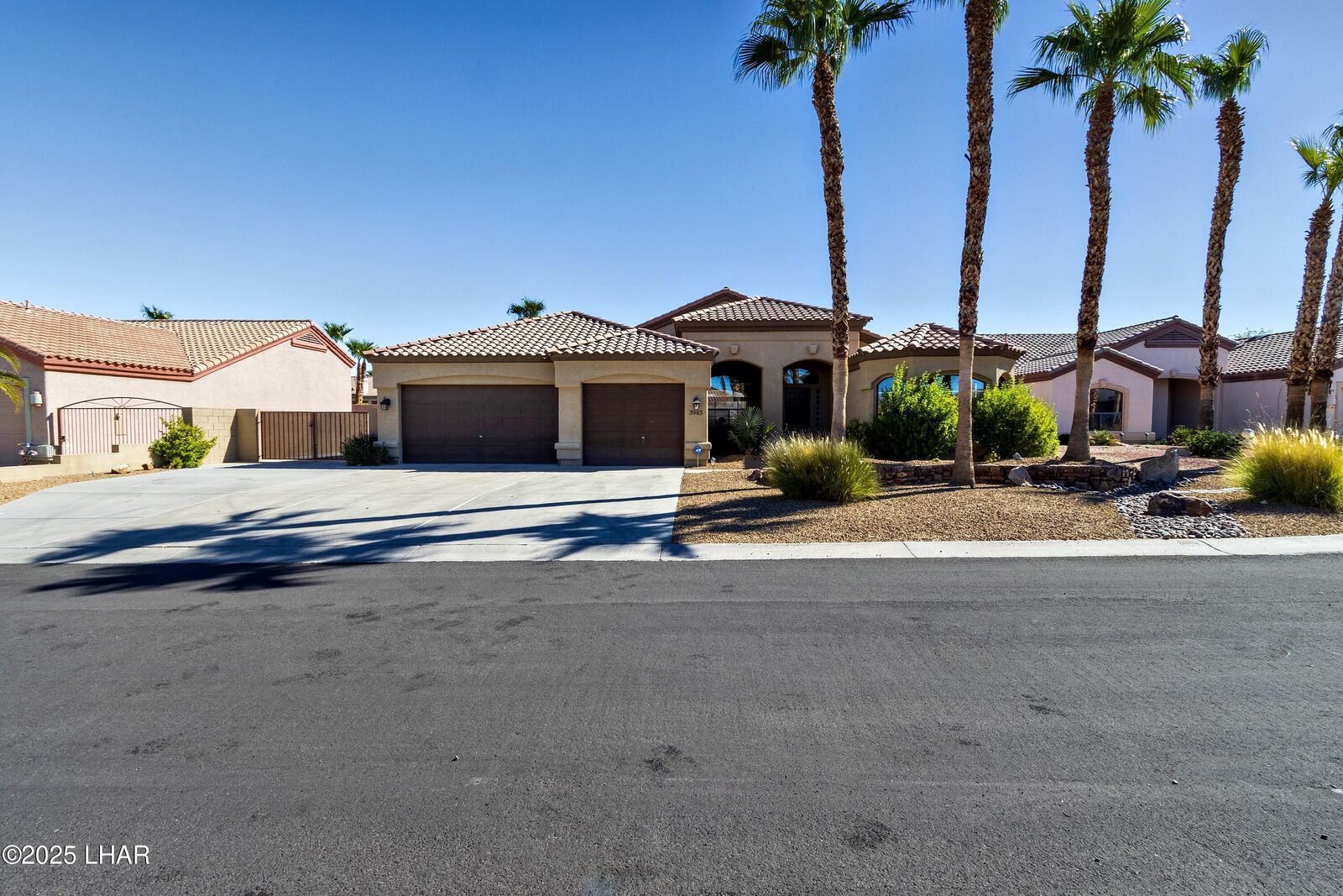 Property Photo:  3943 Surrey Hills Ln  AZ 86404 
