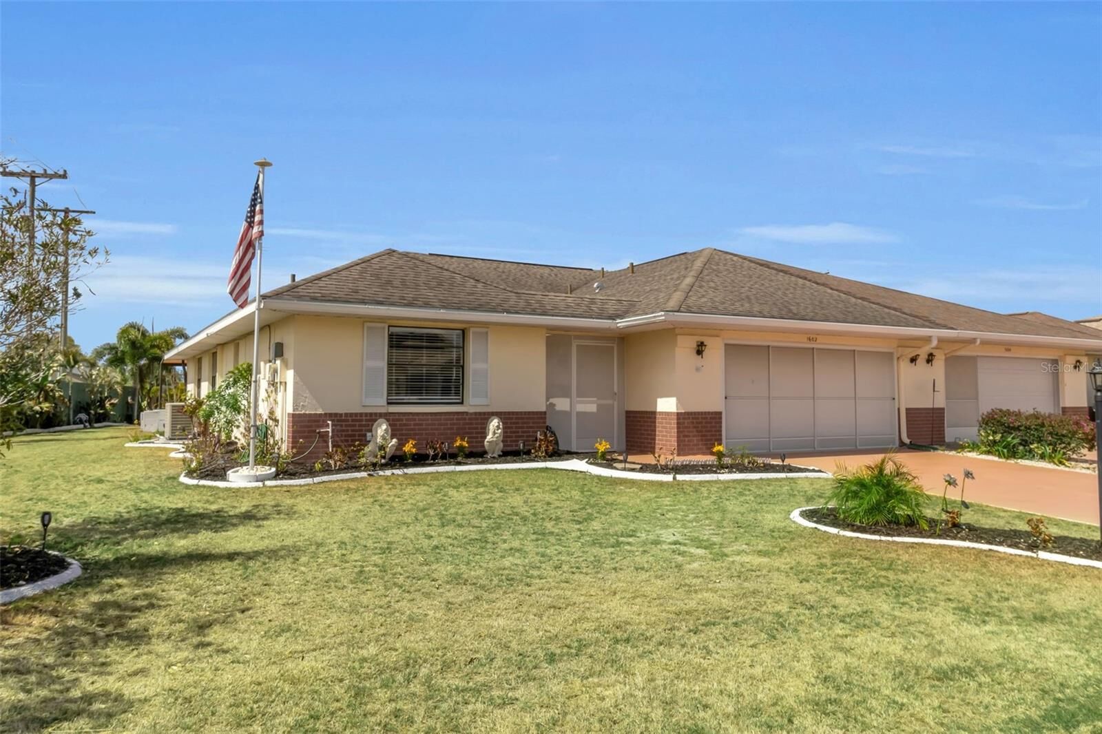 Property Photo: 1602 Dower Way FL 33573