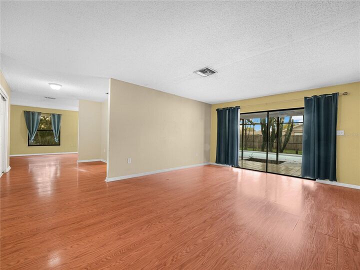 Property Photo:  2610 Sprucewood Lane  FL 33563 