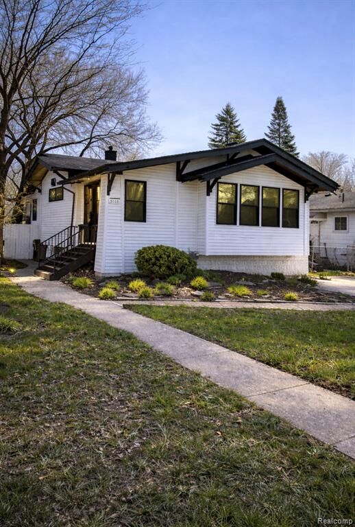Property Photo:  3110 N Main Street  MI 48073 3422 