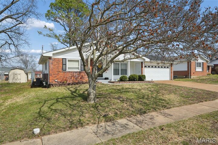 Property Photo:  13 Lancaster Court  MO 63033 