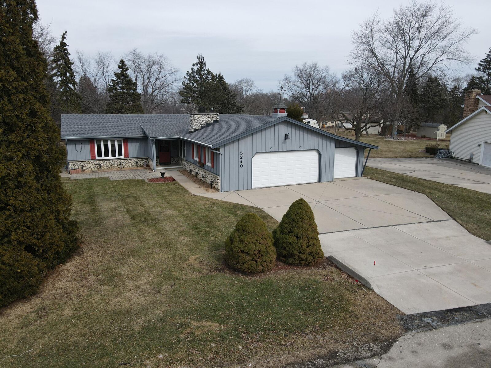 Property Photo:  5240 Linden Cir  WI 53406 