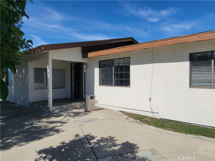 Property Photo:  24020 Oak Circle Drive  CA 92595 