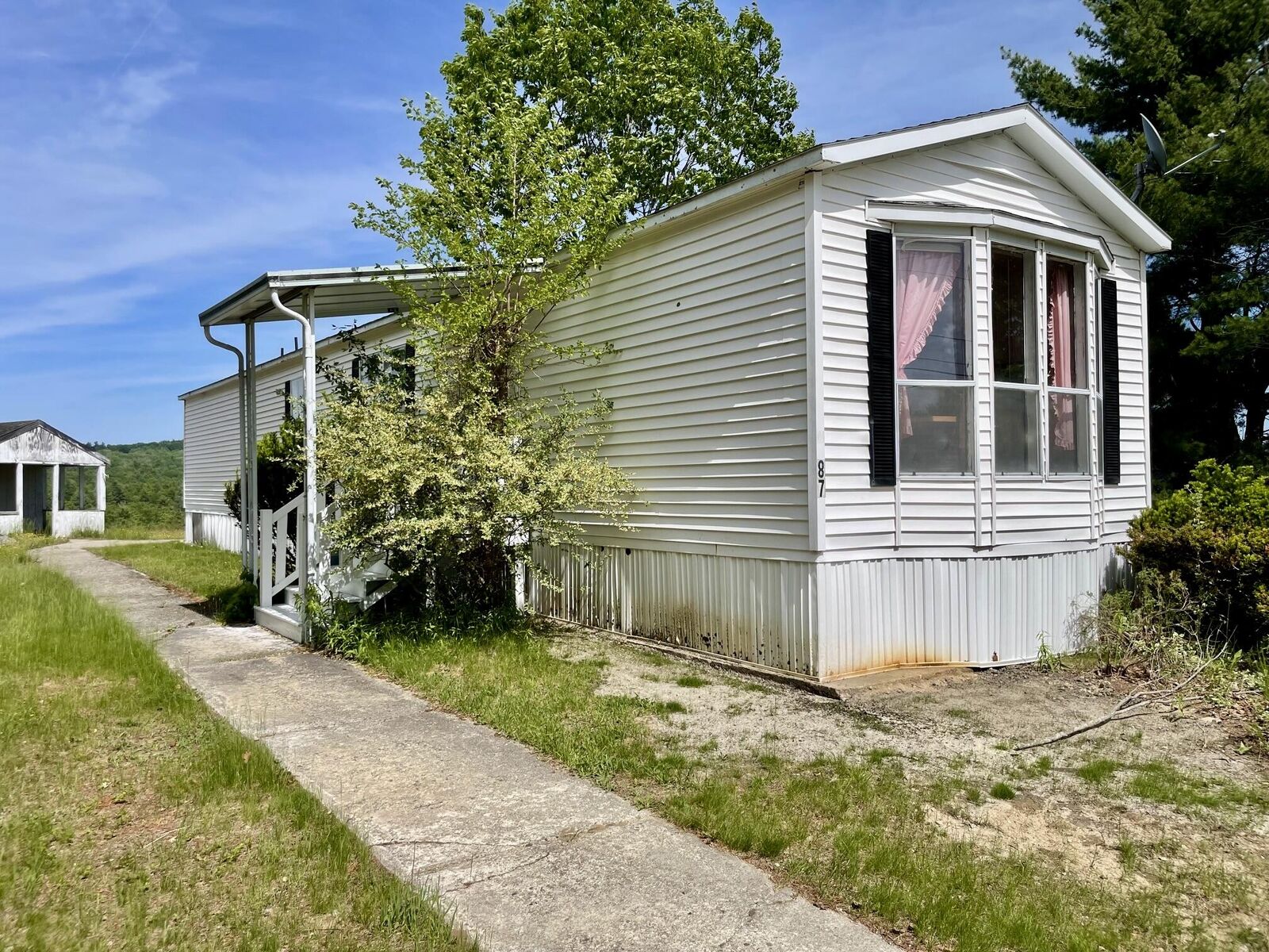 Property Photo:  87 Pleasant Hill Road  ME 04048 