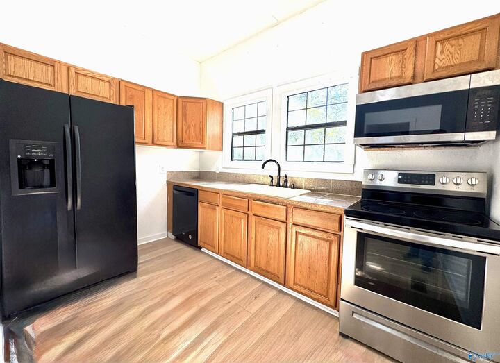 Property Photo:  807 S 11th Street  AL 35901 