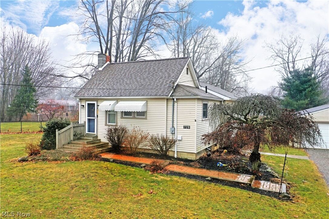 Property Photo: 728 Potic Drive OH 44430