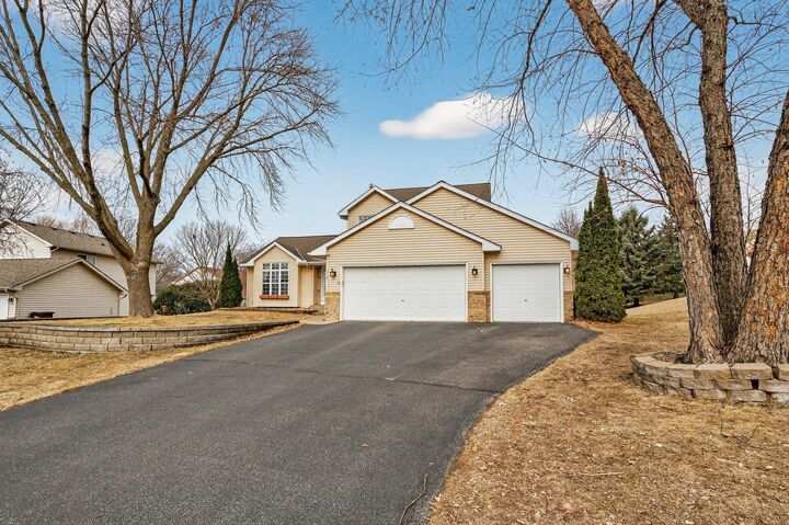 Property Photo:  392 Pendryn Hill Curve  MN 55125 