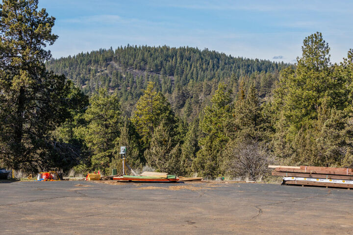 Property Photo:  1069 Water Birch Court  OR 97601 