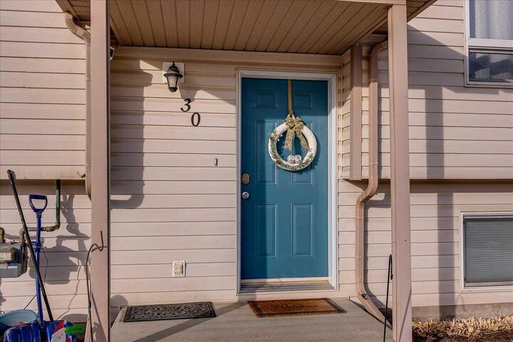 Property Photo:  30 Kenny Close  AB T4P 4C3 