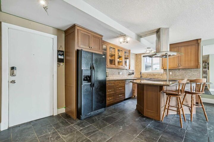 Property Photo:  1915 26 Street SW 103  AB T3E 2A2 