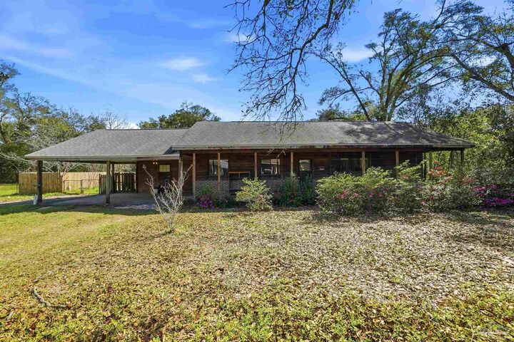 Property Photo: 6952 Burrell Ln FL 32503